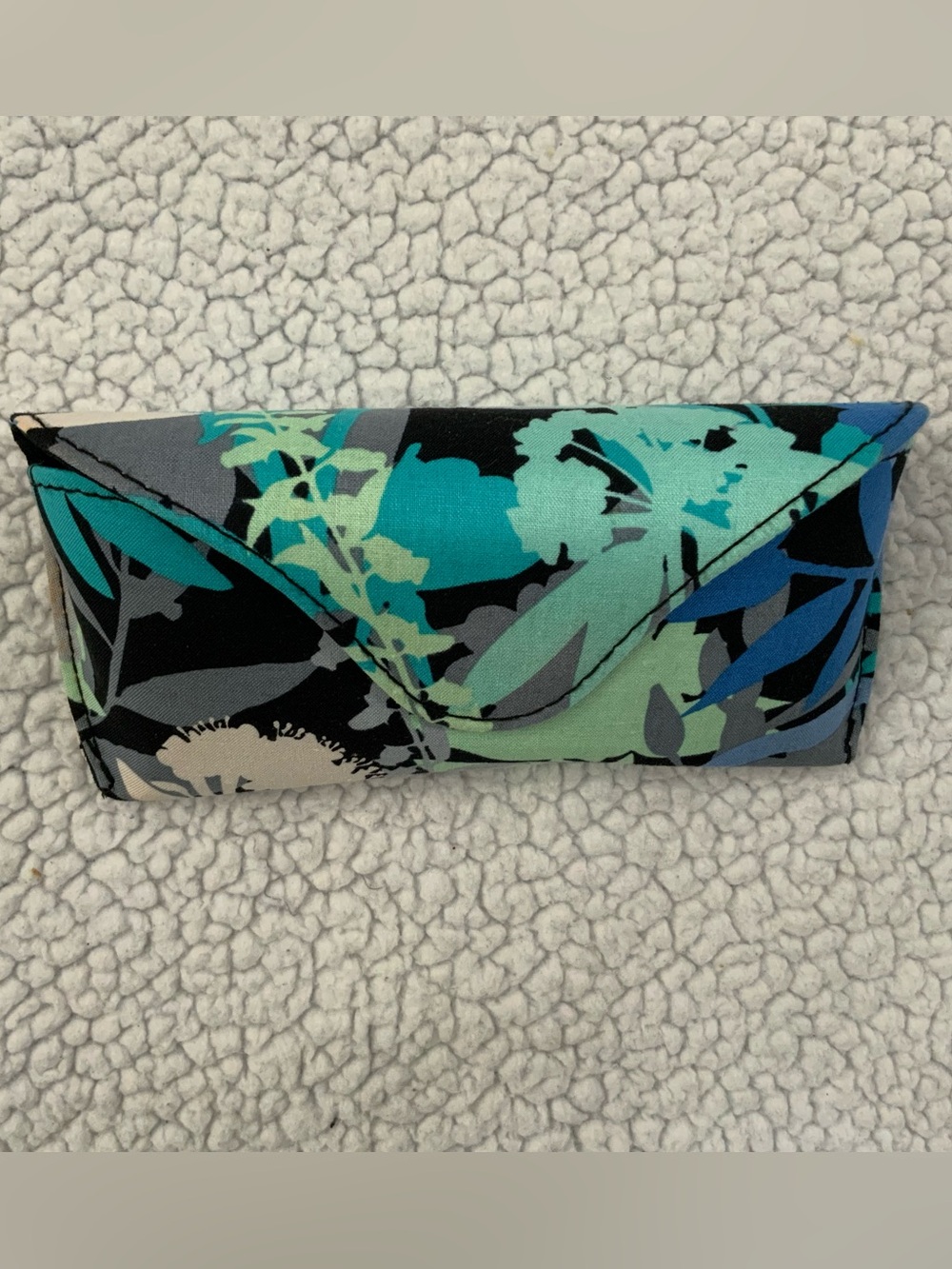 Vera Bradley Camofloral Pattern Eyeglass Sunglass Case Magnetic Closure